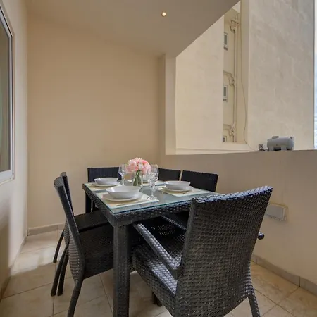 Apartament Just Off The Ferries Sliema Apartment *