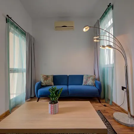 Apartmán Just Off The Ferries Sliema Apartment *