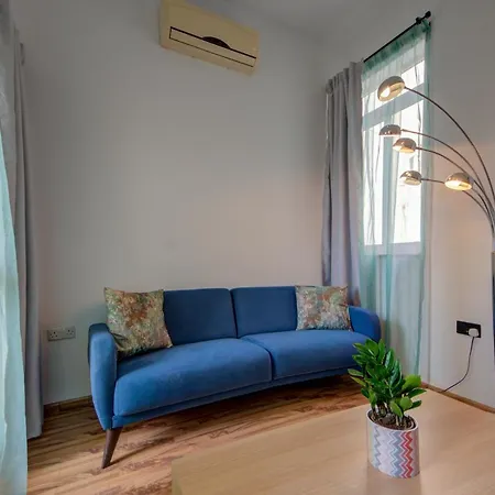Just Off The Ferries Sliema Apartment * סליאמה