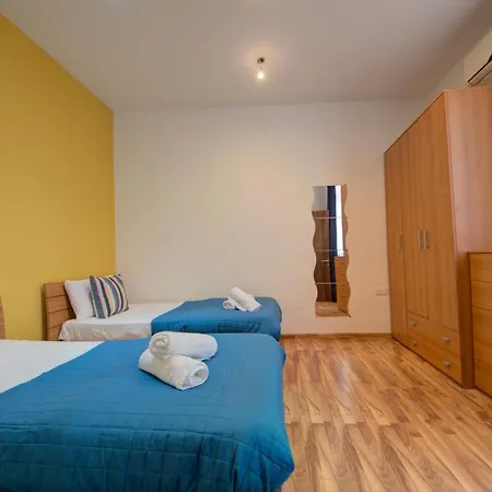 Just Off The Ferries Sliema Apartment *